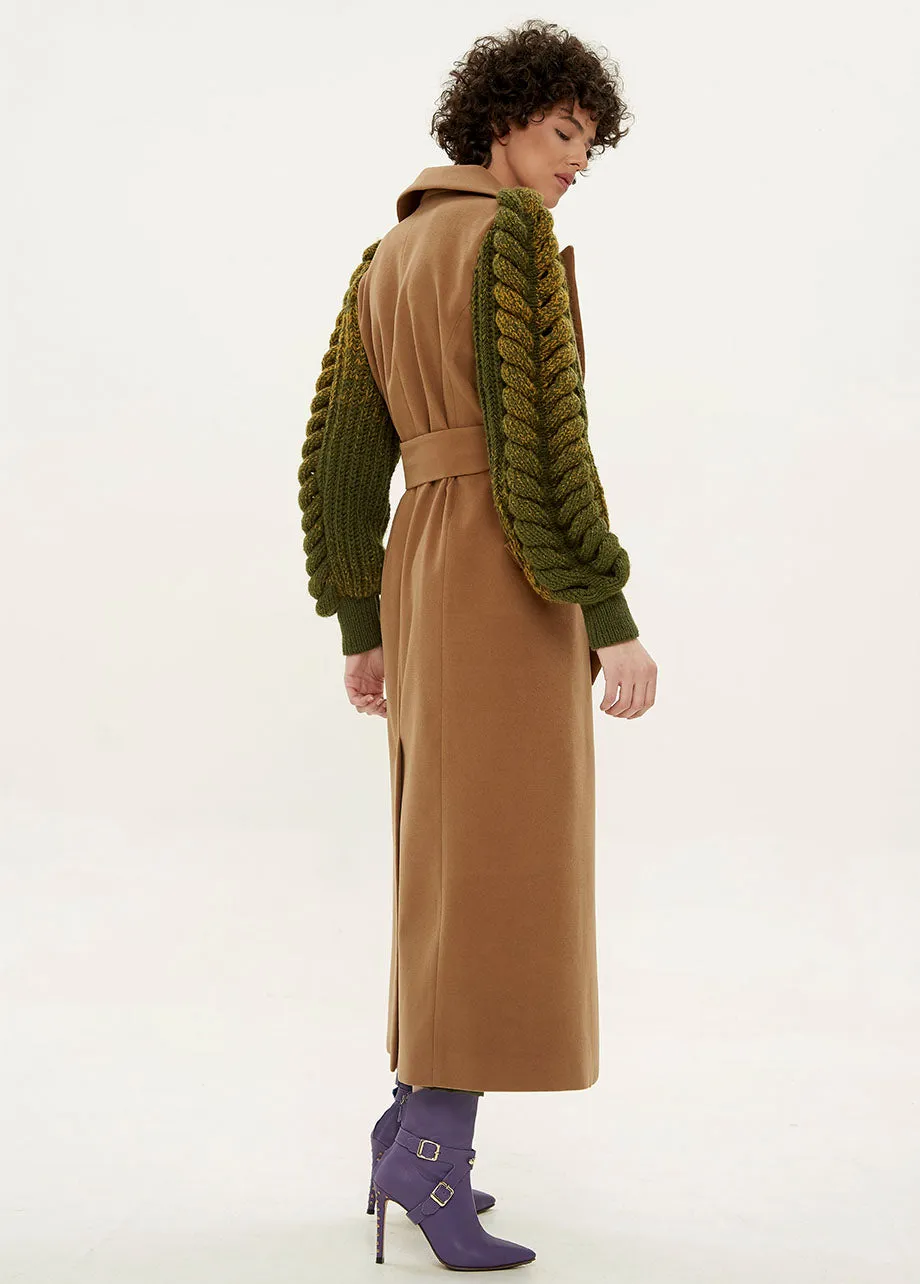 COAT WITH KNITTED SLEEVES