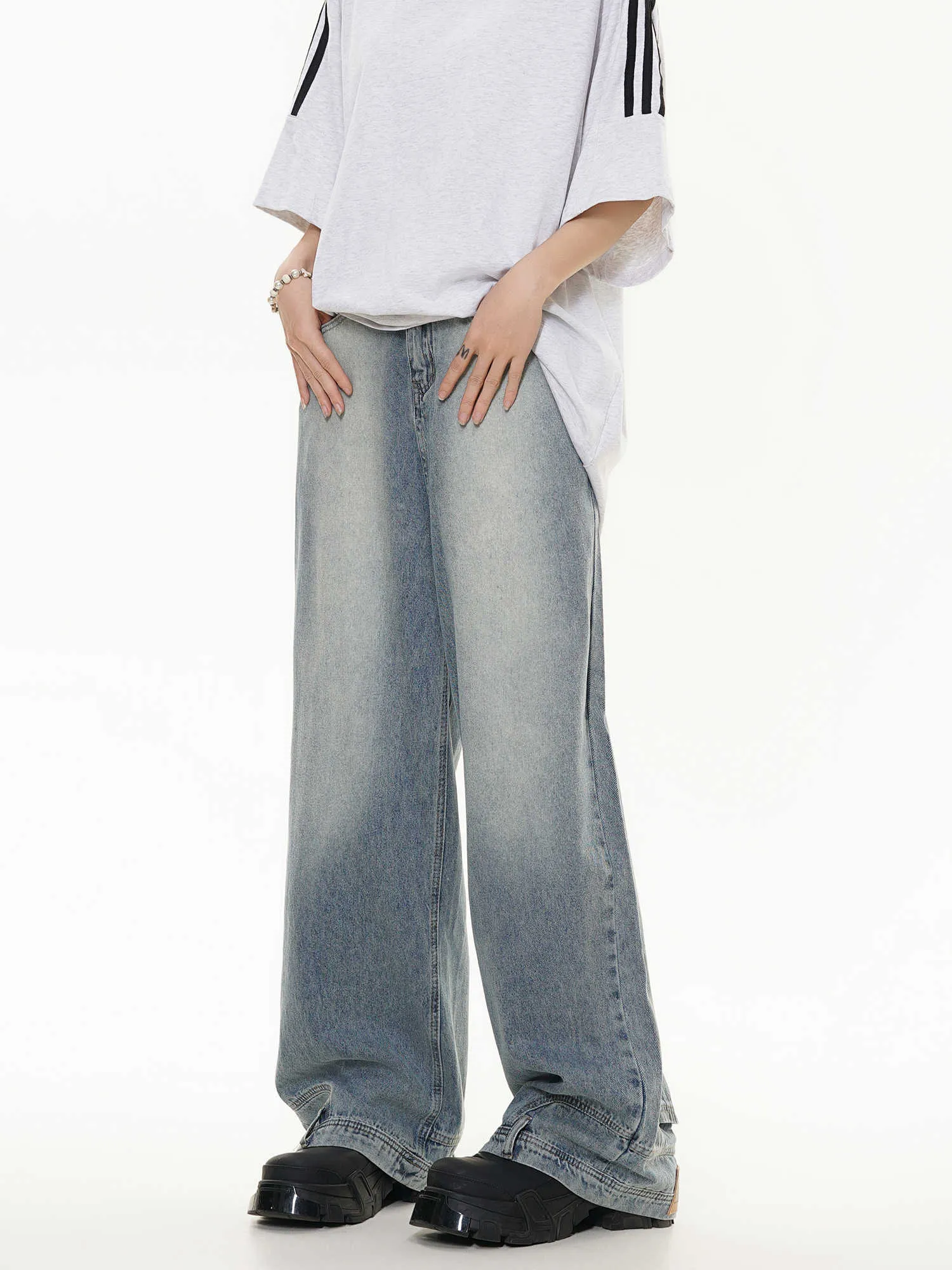 Inverted Washed Wide-Leg Jeans