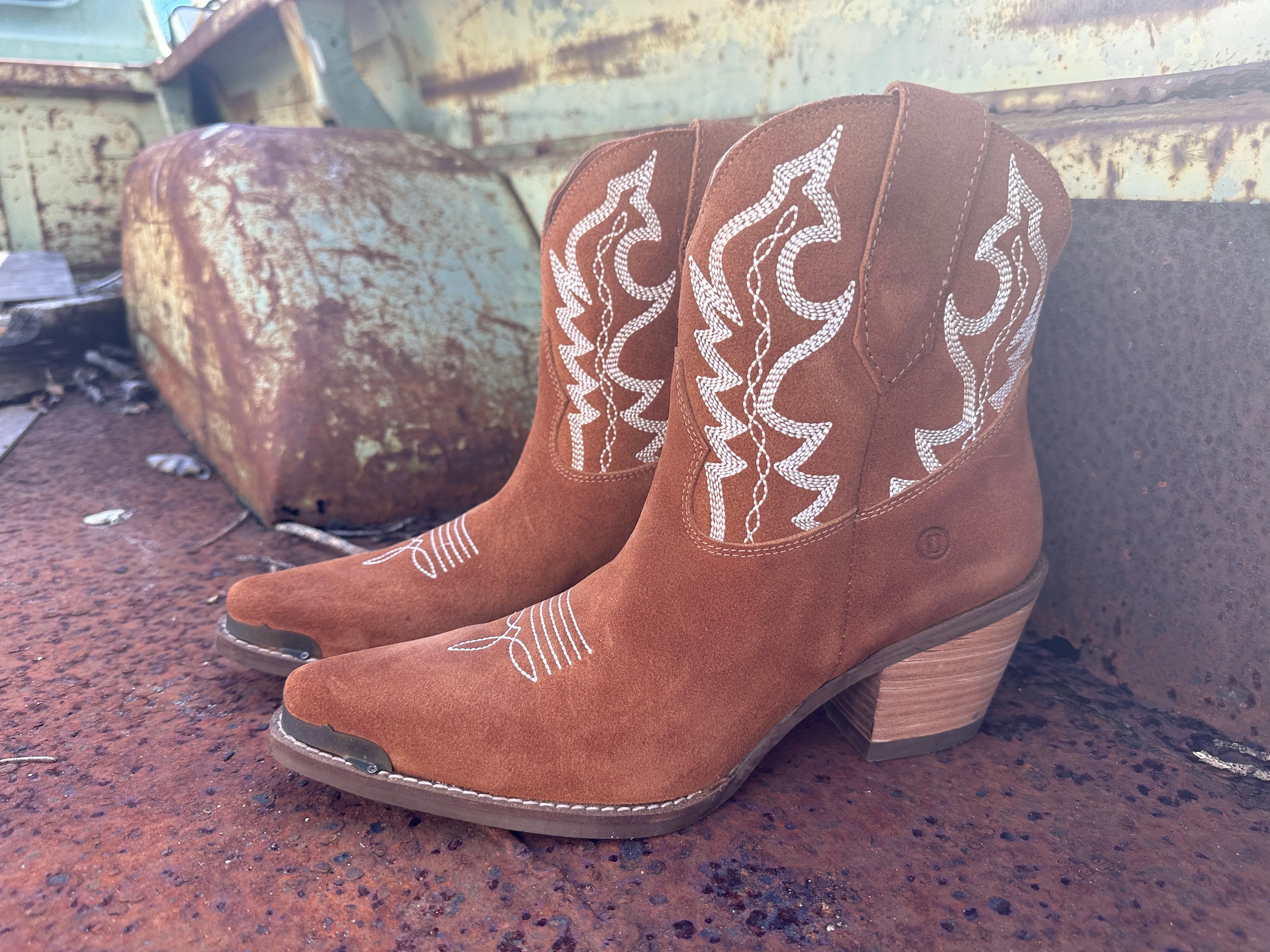 Joyride Whiskey Tan Suede Brass Tip Booties (DS)