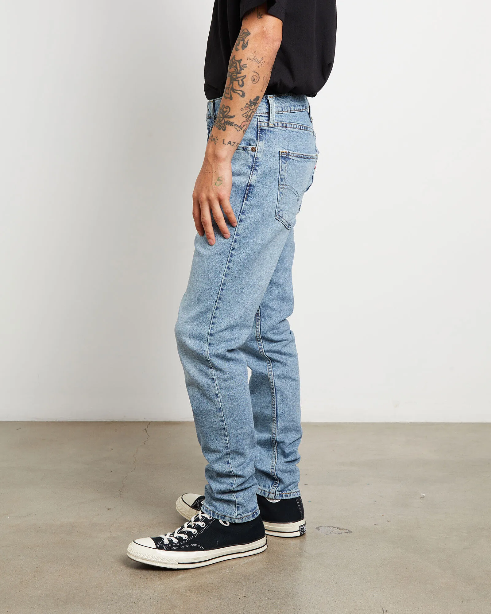 Levis 512 Slim Taper Denim Jeans in Nightshine Blue